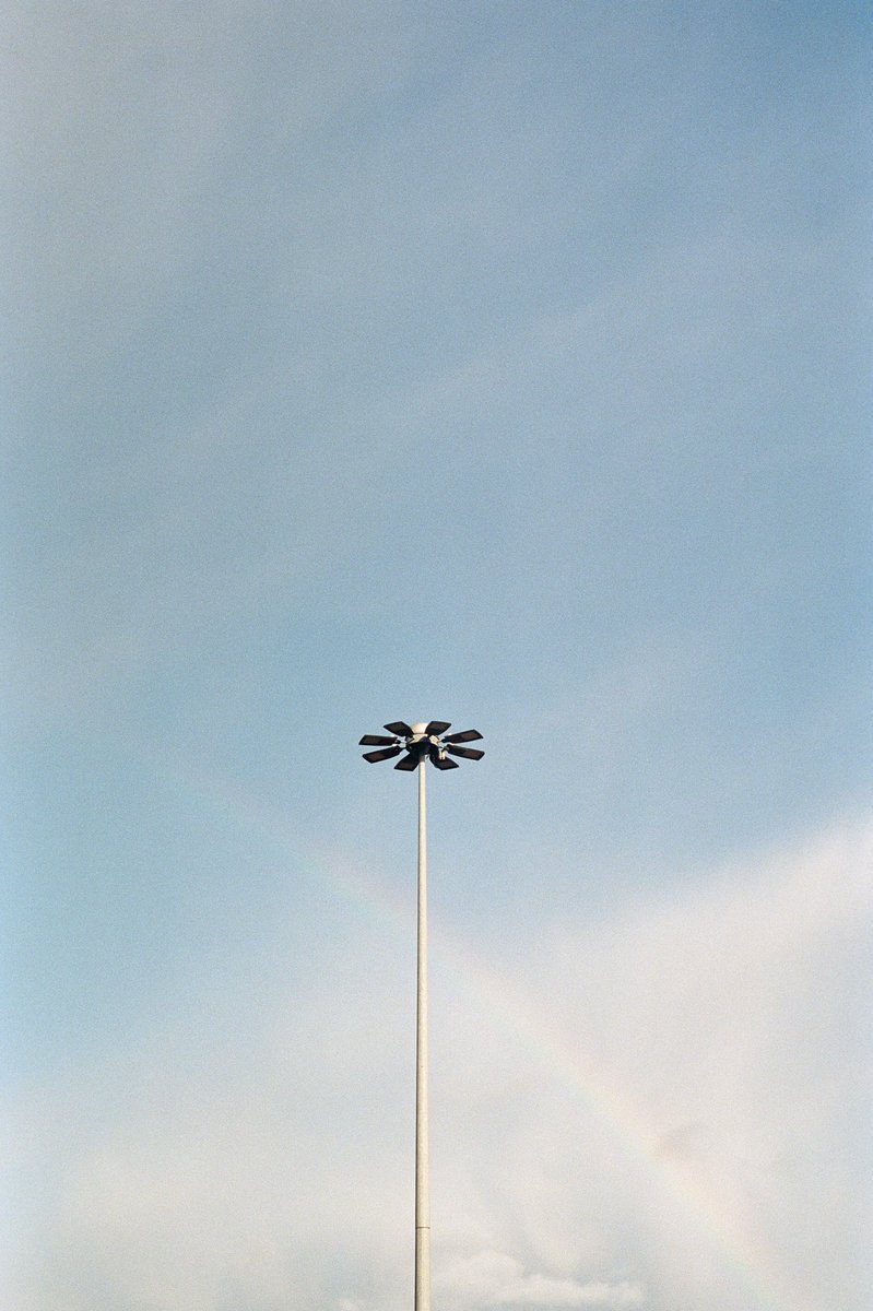 watsonhthomas's tweet photo. blue sky minimalism https://t.co/uvjuvBfbAS