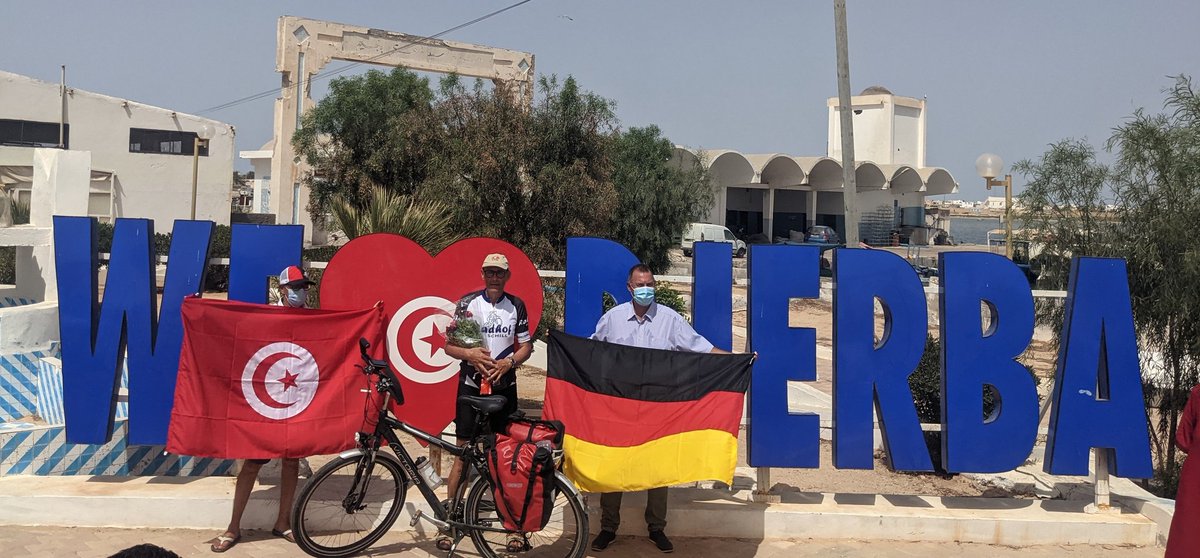 DjerbaDmo's tweet photo. Nous sommes heureux de recevoir le cycliste allemand "Werner" connu à Djerba par Jamil, qui a parcouru plus que 1500Km pour arriver à Djerba depuis Sindelfingen (Allemagne) 
#djerba #dmo_djerba #tourisme #sport https://t.co/UnGBCSRKMc