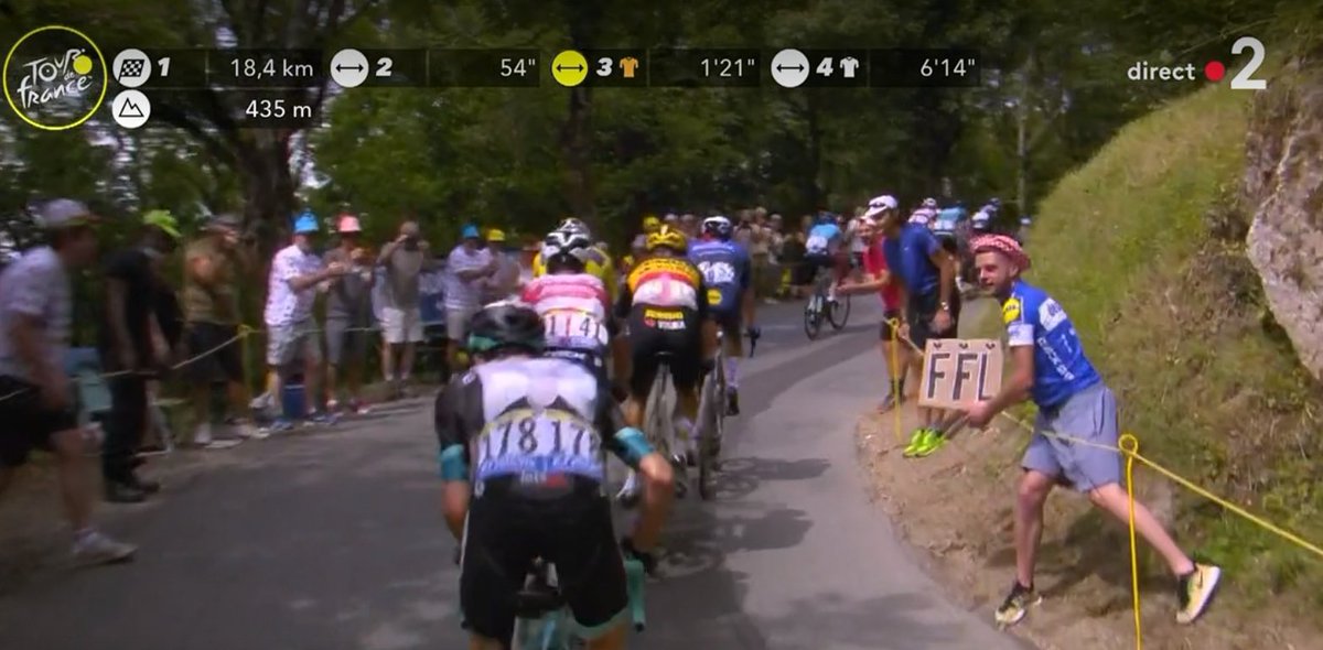 Tous les héros ne portent pas de cape...

...Mais un bob Cochonou.