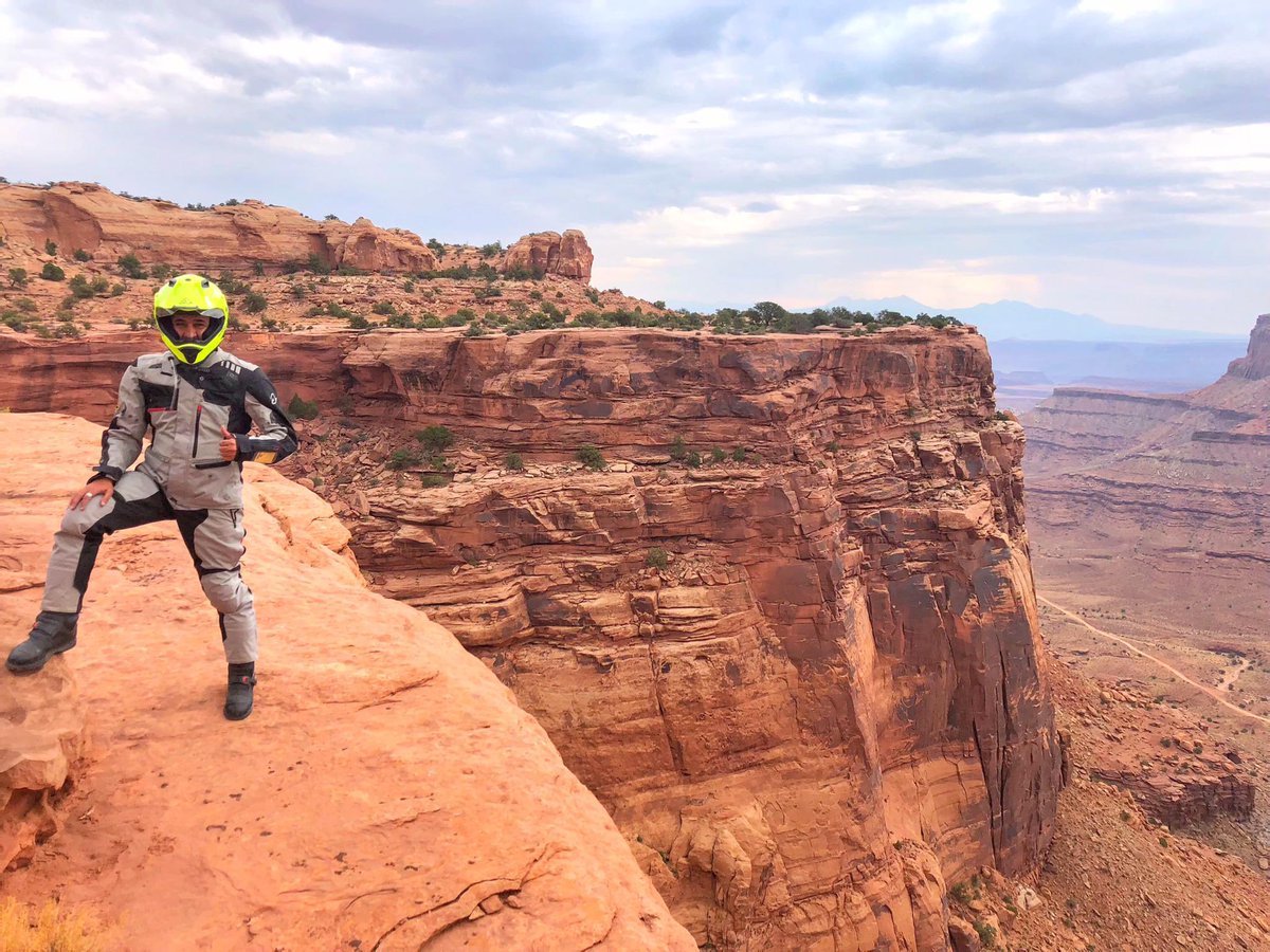 khalidaljaber's tweet photo. Landed successfully on Mars! 

#transamericas #transam #shafertrail #usa #mars #planet #spacex #nature #america #utah #adventuretravel #between_the_poles #adventure #aroundtheworld #adventureride #adventuretravel #adventuretraveller #beautiful #khalidaljaber #khalid_aljaber https://t.co/pnWpS0Jy3q