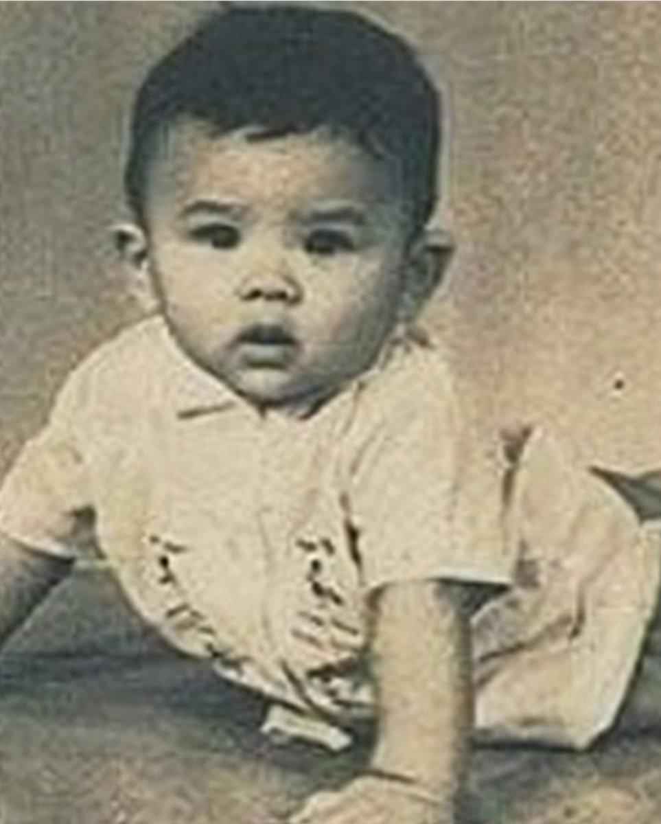 Comel Nian anak kecil ini....
.
.
.
Coba tebak siapa gerangan putra terbaik bangsa saat ini🤝🤝