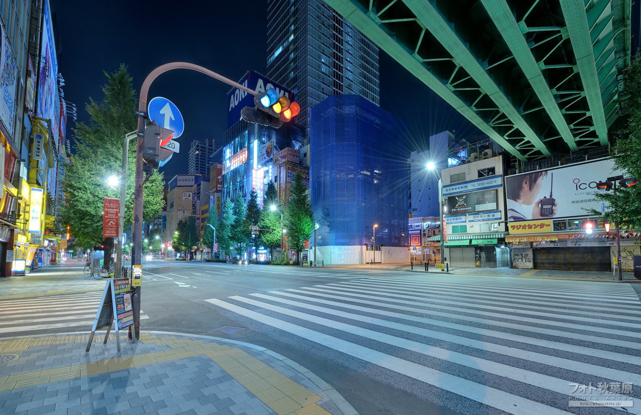 フォト秋葉原 Al Twitter 10年前の秋葉原風景 64 終電時刻も過ぎた午前1時38分のガード下 アドアーズが入居したビルの建設が進む 昼間は人の多い秋葉原だが 夜になると急に静かになるのも街の個性だろうか 11年9月26日撮影 T Co Vdzs2urxkc Twitter