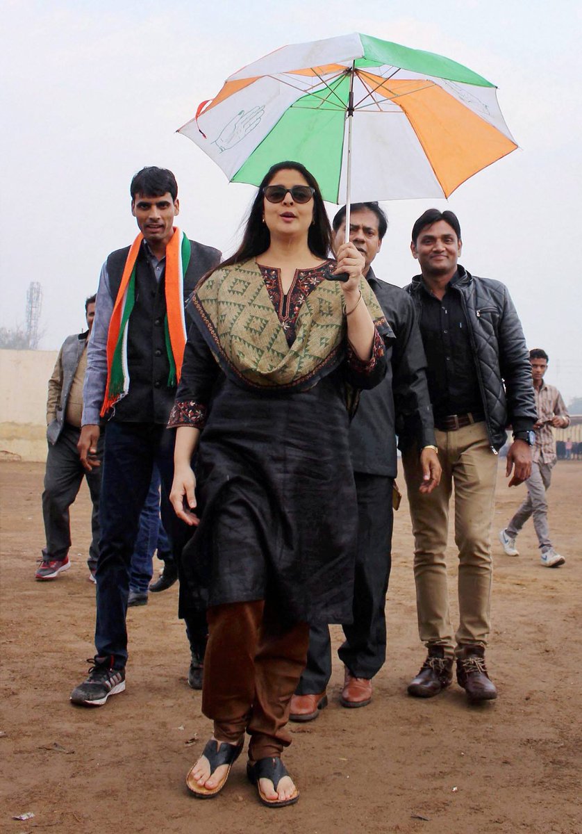 NagmaFans's tweet photo. Like a #queen that she is #Thalaivi #Nagma #nagmafans #Congress https://t.co/htXi2dtDEs
