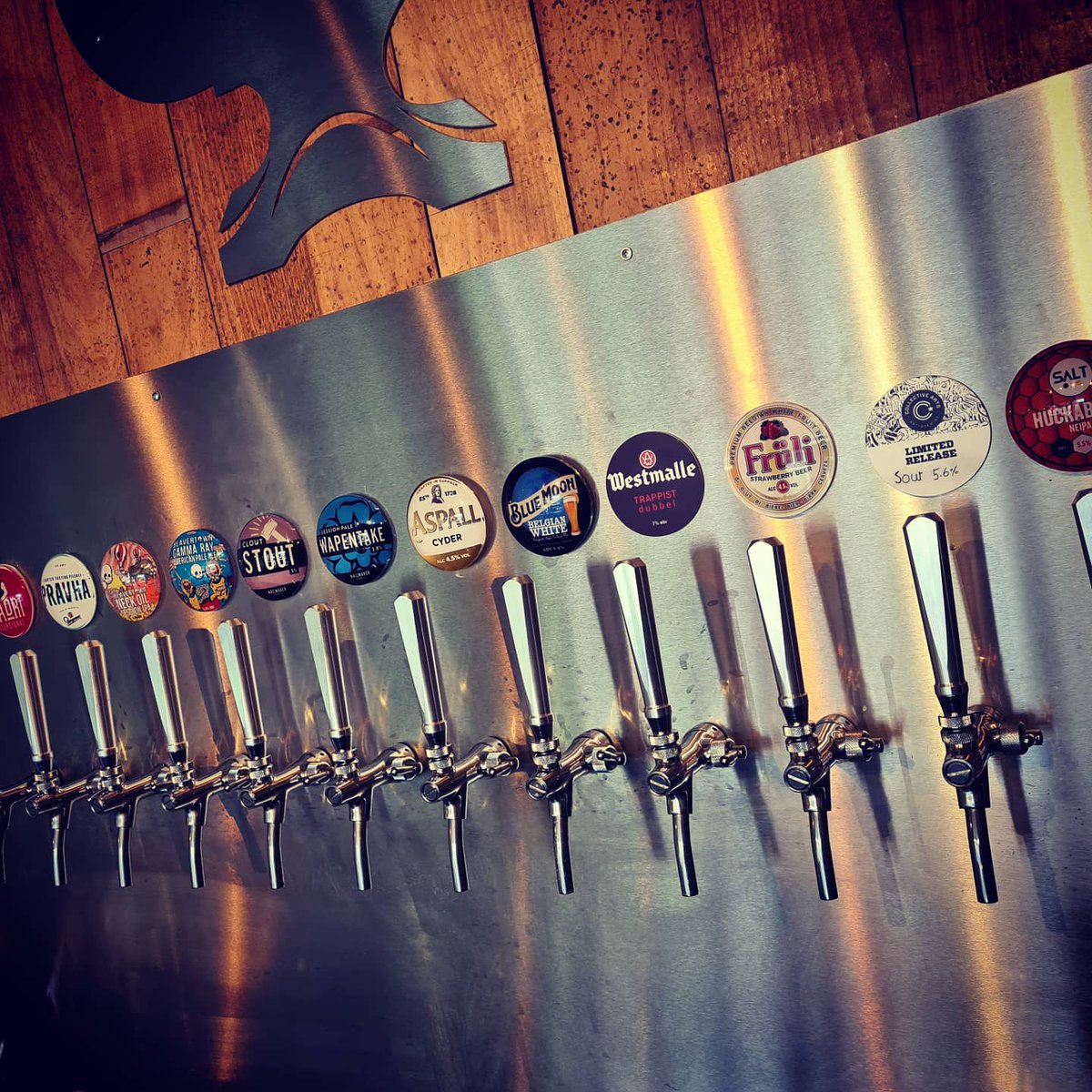AnvilArmsDarton's tweet photo. The Tapwall.

The newest of addition is 
@collectivebrew Pomegranate &amp; Grapefruit sour (5.6% ABV) 😍

#tapwall #realale #weekend https://t.co/6IjoM3yqcV