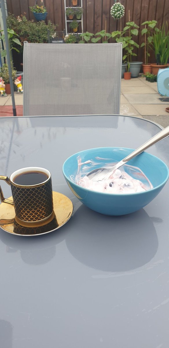 DeegallMckillen's tweet photo. Todays a real goldilocks weather day 
#NotToWarm
#NotToCold
But
#JustRight
Coffee cherries Greek youghart 
#office https://t.co/RyiDfTM7Dx