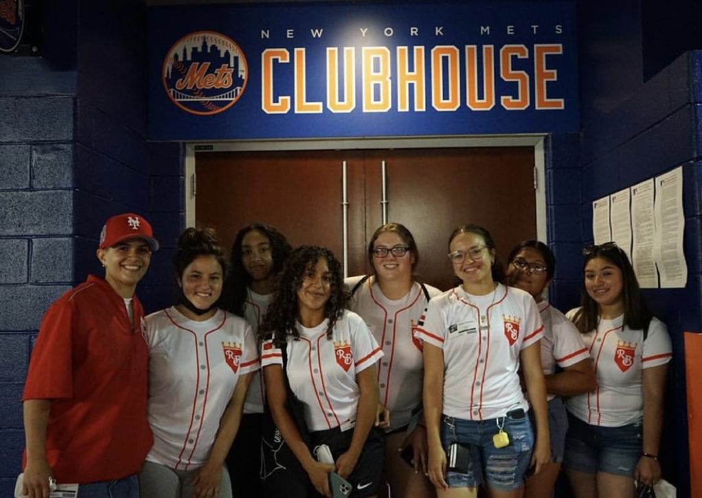 justinebaseball's tweet image. Reinas is a team of black &amp;amp; brown girls from NYC who want to come to Nationals and their sponsor just bailed on them. They deserve everything our other teams have. Like $$$ to eat. Let's make something great happen. Please donate: reinasbaseball.com/donate?fbclid=…