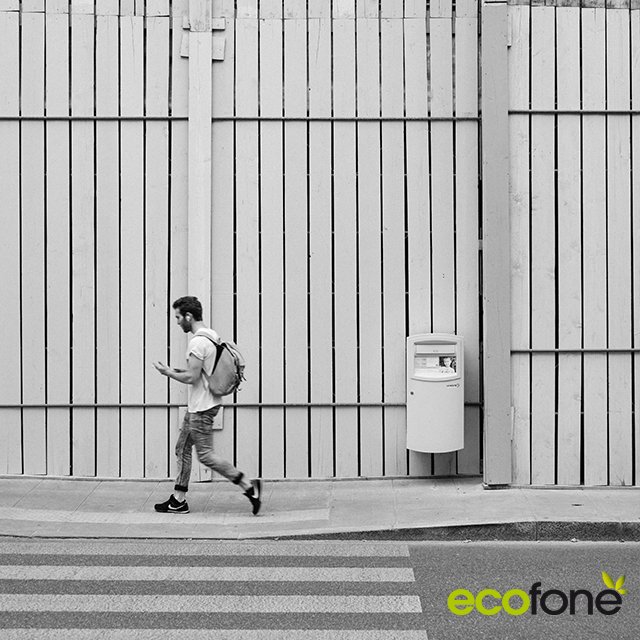 ecofone_fr's tweet photo. Astuce Android : Écouter YouTube en arrière-plan 😜
Ouvrez Chrome au lieu de l'appli et entrez l’adresse URL de YouTube.
Cliquez sur les petits points en haut de la fenêtre et sélectionnez « Version pour ordinateur ».
Lancez votre musique et réduisez la fenêtre. #astucemobile https://t.co/QkVpzXa2Cw