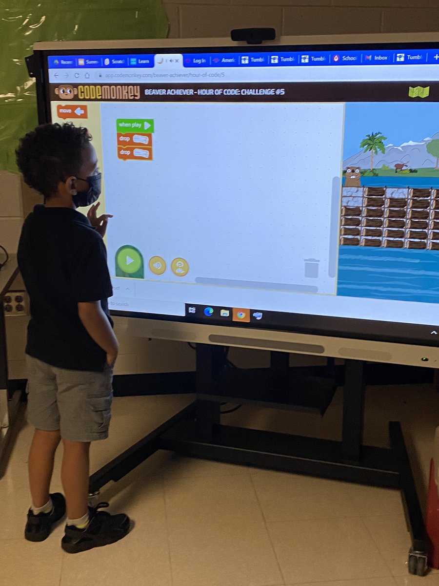 Shuhaiber5's tweet image. The rain didn’t stop us from having fun! #summerschoolrocks #codingisfun #Codingmath @BohneSDPBC @SDPBCChoiceCTE