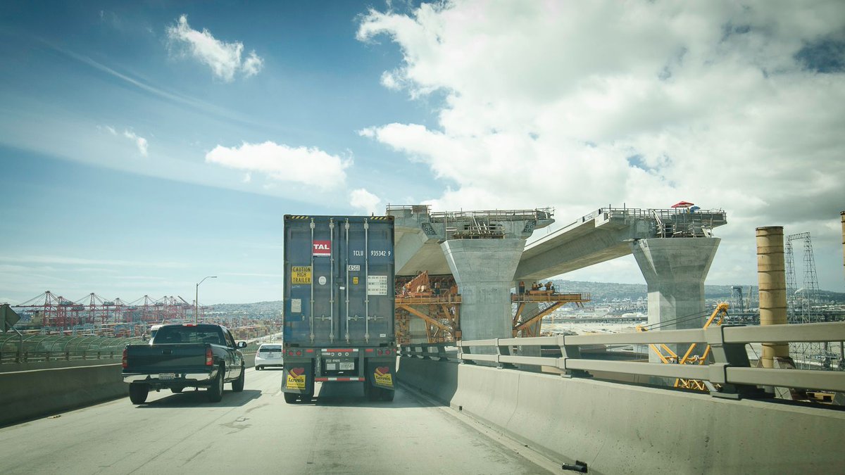 KNRetrans's tweet photo. U.S. House passes the five-year surface transportation reauthorization that boosts truck insurance requirements and mandates automatic braking on new trucks. https://t.co/uQgVeN7jf6 (via @FreightWaves) https://t.co/PfqWadLmrb