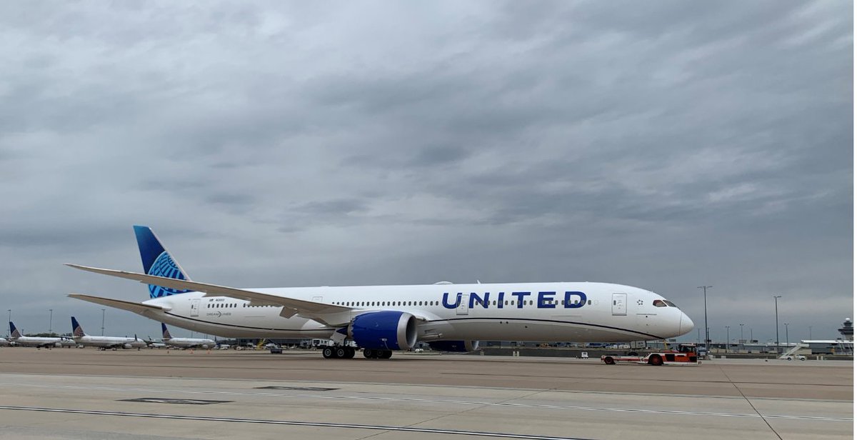 Dulles_Airport's tweet photo. YEAH BABY, GO BIG OR GO HOME! Way to go @united, bring on those new aircraft and 3K good jobs! #ManagerMike https://t.co/ABPGCPdLGN