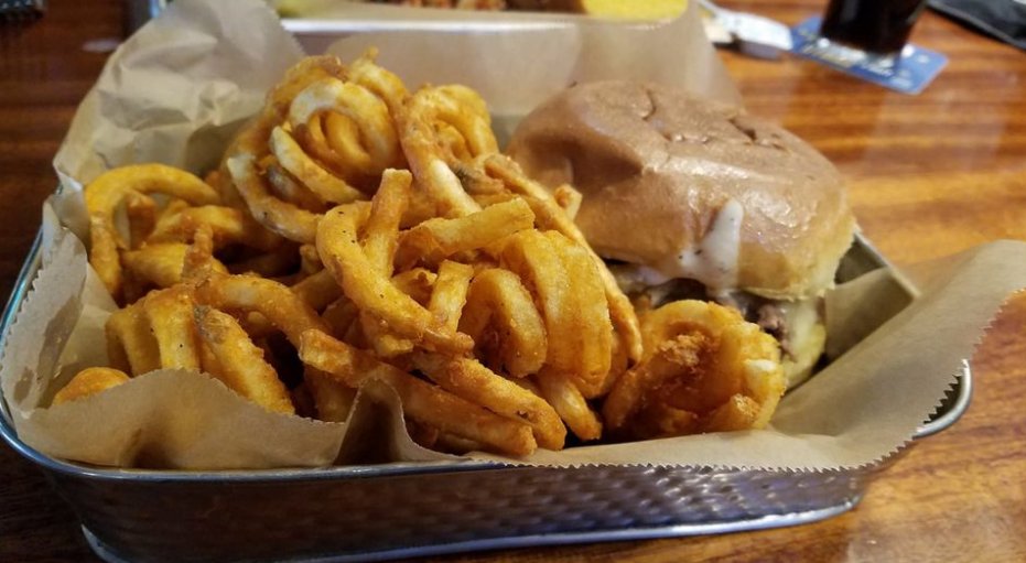 Nothing like a great fry-day at Mews! 😉🍟 #MewsTavern #YourMewsMeal