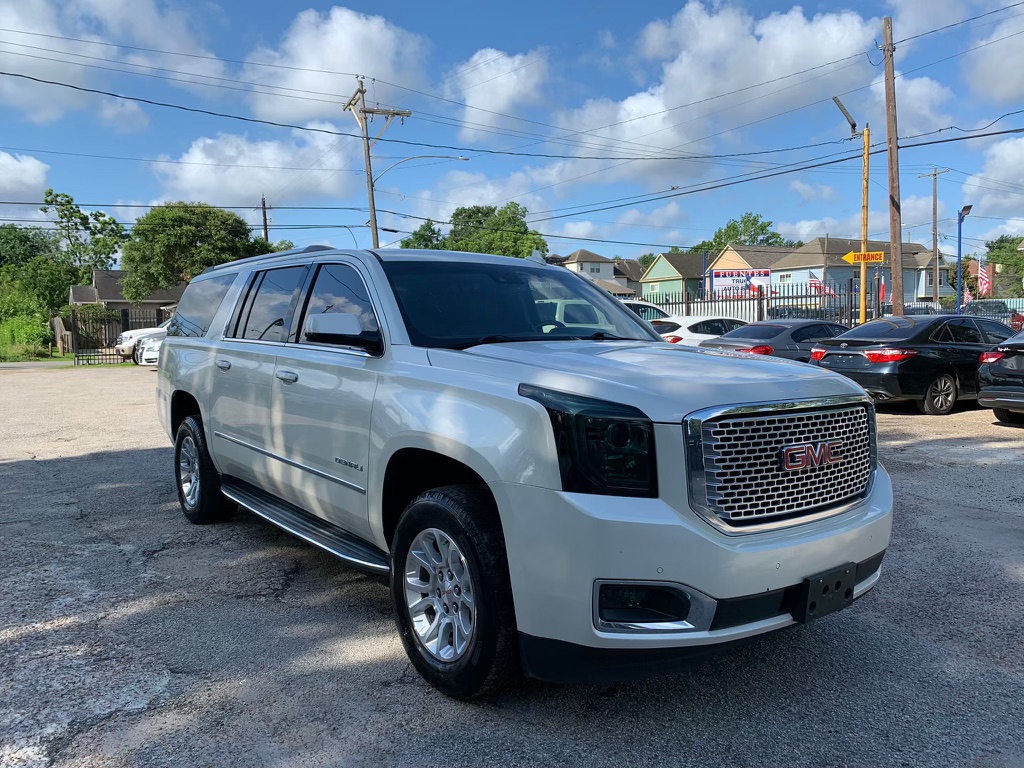 ShawnsMotor's tweet photo. Visit the beach this summer with your family packed up in the GMC! 🏖Road trips aren't a problem anymore with all this leg room! Visit https://t.co/Hhcp1PuwDw to get started today! https://t.co/Q3fmHON5WQ