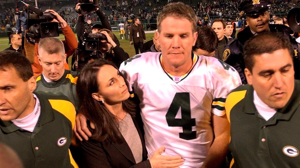 UncleHotep's tweet image. Brett Favre didn’t smoke a blunt after his Dad died. He went out and went 22-30 399 yards and 4 TDS