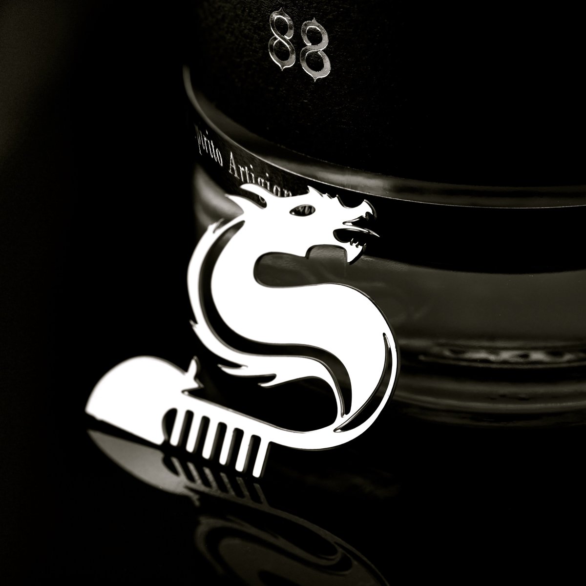 In the logo of Cadello, our unique "Ferro Dragon" has the head of a dragon (representing China) and the tail of a 'ferro' from the front of the Venetian gondola (representing Italy).

Visit: cadello.com