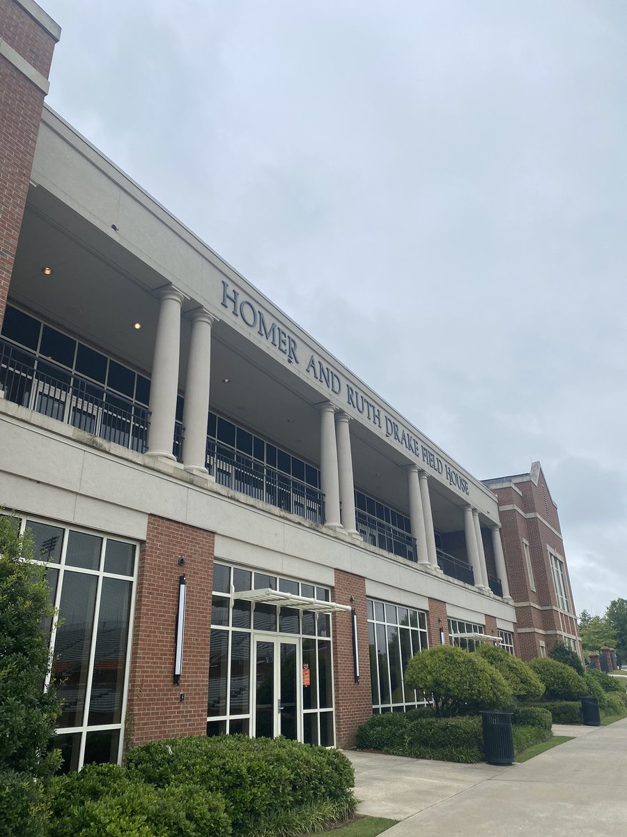 Coach_JLove's tweet photo. Great stop at @MercerFootball! Was a fly-on-the-wall at a workout &amp; got to meet @newera20ii after. Great young man &amp; great reflection of this place.

Also visited upstairs for a while. Excited to get them down to the 239 to grab some Raiders!

#BeTheBear #RaiseTheBar
#SellGold🏴‍☠️ https://t.co/fywT0DcZOd