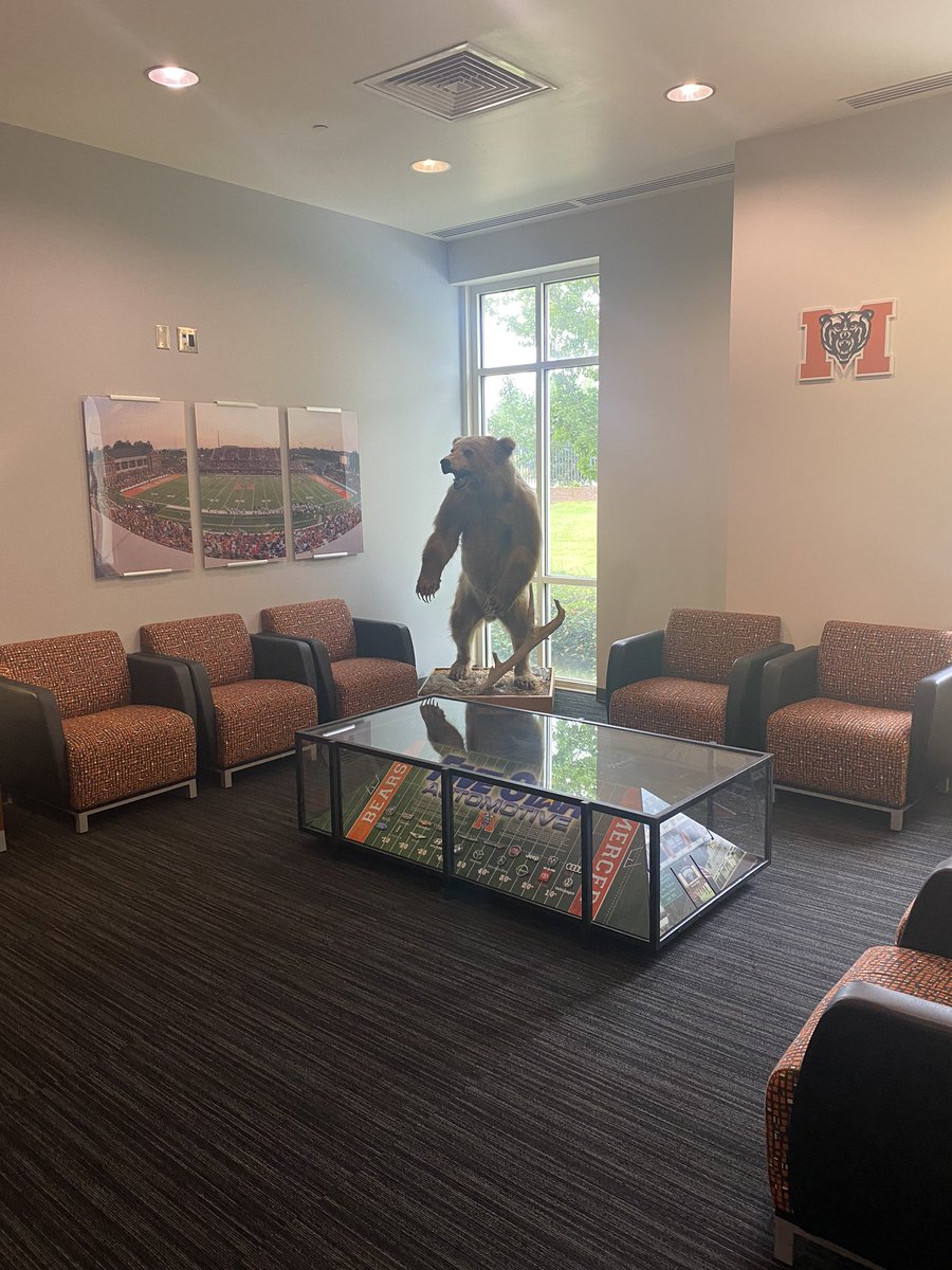 Coach_JLove's tweet photo. Great stop at @MercerFootball! Was a fly-on-the-wall at a workout &amp; got to meet @newera20ii after. Great young man &amp; great reflection of this place.

Also visited upstairs for a while. Excited to get them down to the 239 to grab some Raiders!

#BeTheBear #RaiseTheBar
#SellGold🏴‍☠️ https://t.co/fywT0DcZOd