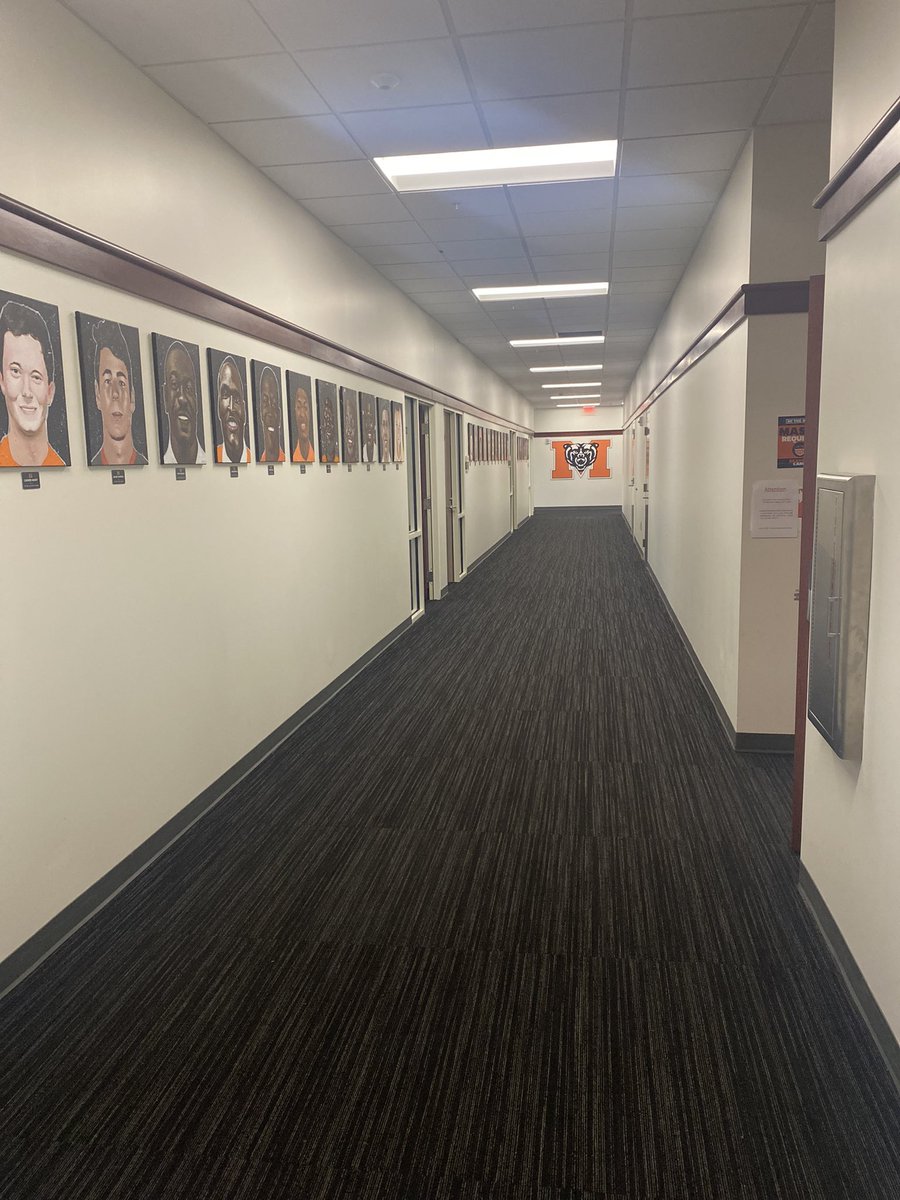 Coach_JLove's tweet photo. Great stop at @MercerFootball! Was a fly-on-the-wall at a workout &amp; got to meet @newera20ii after. Great young man &amp; great reflection of this place.

Also visited upstairs for a while. Excited to get them down to the 239 to grab some Raiders!

#BeTheBear #RaiseTheBar
#SellGold🏴‍☠️ https://t.co/fywT0DcZOd