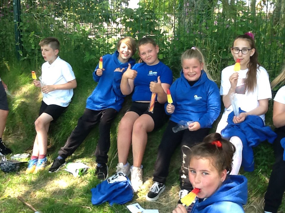 TroonHolly's tweet photo. Cooling off with an ice lolly after all their sports day efforts! https://t.co/FJCUQu9Cwj