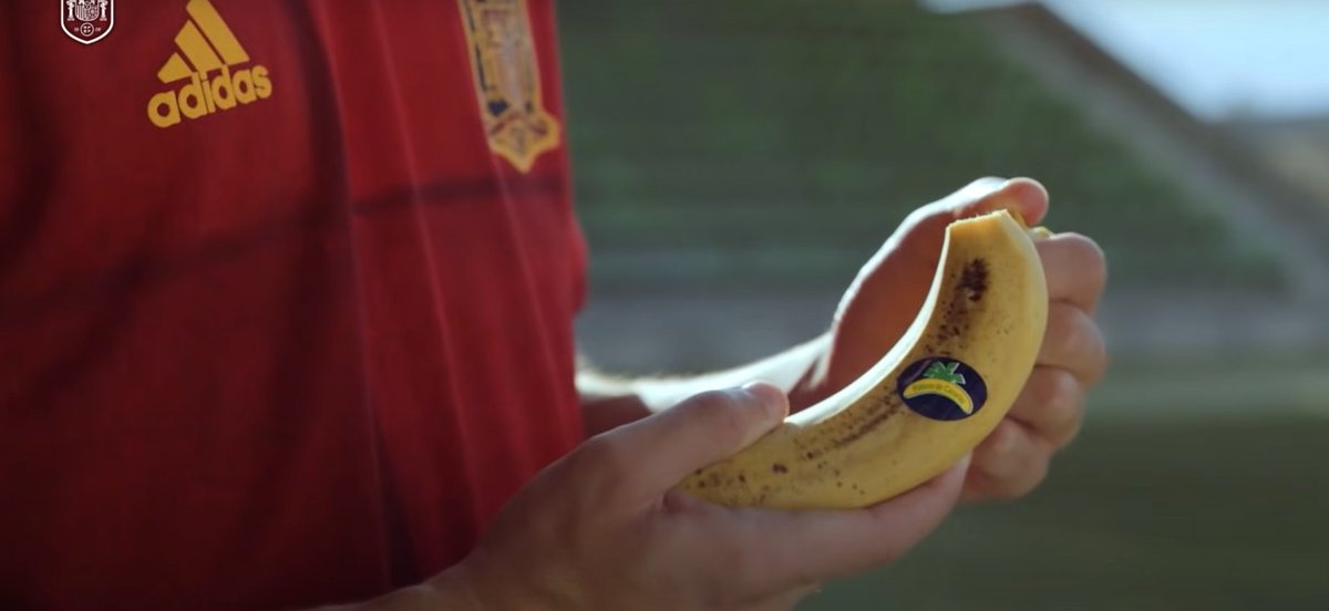 Displafruit1's tweet photo. ⚽️ ¡Todo listo para el partido entre España y Suiza!  🇪🇸 

Esperemos que los plátanos de canarias hayan recargado a nuestros jugadores al máximo de energía. 🍌💪

Estamos en cuartos de final. ¡A por todas! 🙌⭐️

#españa #eurocopa2021 #platanodecanarias #displafruit https://t.co/aTPumvqagq