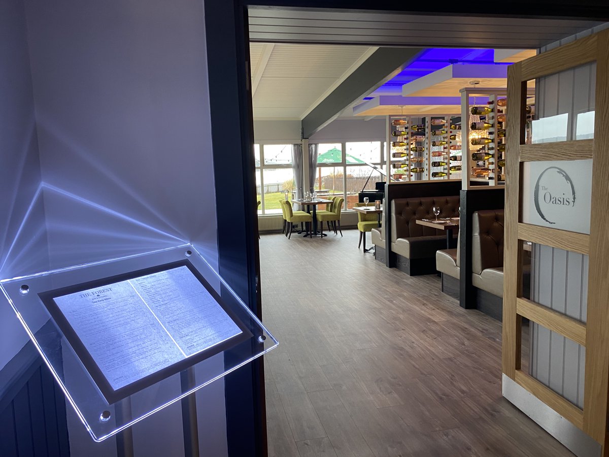 Fancy treating yourself this weekend? The Oasis is back open this Saturday with live music, an exclusive menu and stunning views across Kielder Water- what better way to spend your Saturday night? ✨🥂 To view our menu and book your table, visit: bookwhen.com/kielderwatersi…