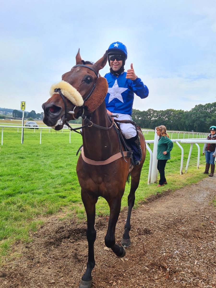 WINNER!! So chuffed for Thats A Given who bolts up at @NewtonAbbotRace #MyFavorite #NoelWilliamsRacing #winners