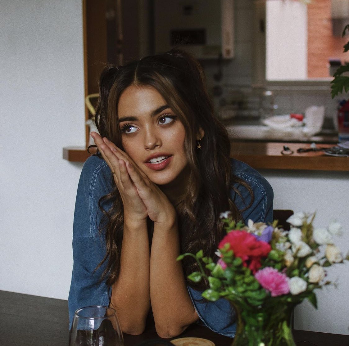 FebreTeen's tweet photo. Maia Reficco estrelará o reboot de Pretty Little Liars na #HBOMax - ‘Pretty Little Liars: Original Sin’ 

Maia será Noa, uma estrela do atletismo sarcástica e esforçada que está trabalhando muito para fazer sua vida voltar ao normal após passar um verão em detenção juvenil https://t.co/x83Z3BtDnp