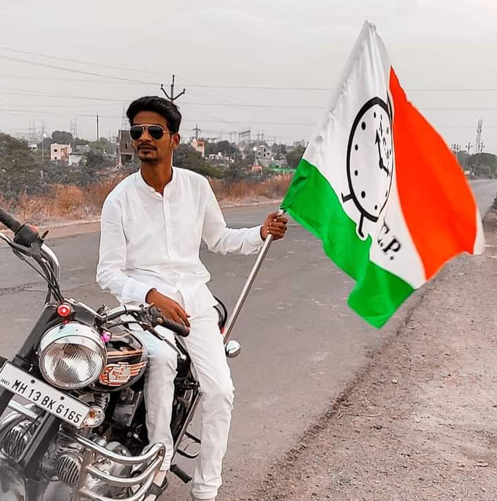 SandeepPole007's tweet photo. @amolmitkari22 @TV9Marathi @abpmajhatv @saamTVnews @News18lokmat रताळ्या हे बघ https://t.co/bpxCC3DxWv