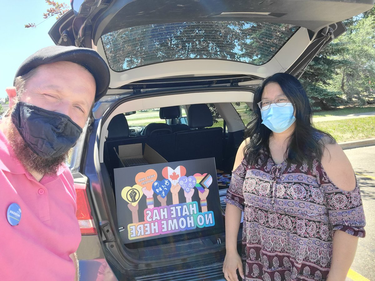 Jon Morgan (@jonmorganyeg) on Twitter photo Met up with my friend Alena to pick up a "Hate has no home here" sign for my neighbour. They're doing one final run of these fantastic signs with all donations going to <a href="/chewprojectyeg/">chewprojectyeg</a> and IFSAA. Check out the link to order yours: jbardyla.ca/hhnhh.html
#YEG #EndHate Met up with my friend Alena to pick up a "Hate has no home here" sign for my neighbour. They're doing one final run of these fantastic signs with all donations going to <a href="/chewprojectyeg/">chewprojectyeg</a> and IFSAA. Check out the link to order yours: jbardyla.ca/hhnhh.html
#YEG #EndHate
