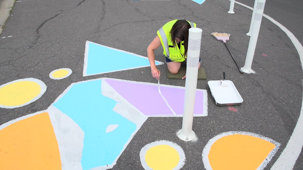 boulderartscult's tweet image. Check us out TWICE on @bouldercolorado&apos;s Channel 8 last week!

⏱️ 1:20 #BoulderStrong temporary flower memorial
⏱️ 3:20 Paint the Pavement with @gneural 

vimeo.com/567530174