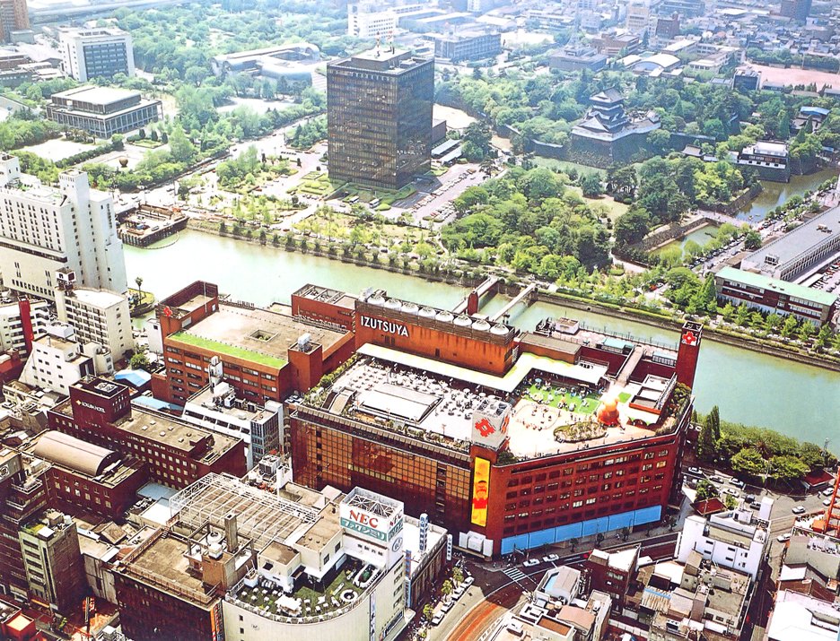 Isa V Twitter ブログにアップしてる1989年の 小倉井筒屋 よく見たら周囲は現存してない建物ばかり 小倉井筒屋 別館 現 紫江 S 小倉井筒屋 駐車場棟 現 新館 小倉東映会館 小倉ホテル 小倉ガーデンホテル紫川 小倉市民会館 小倉北区役所 現