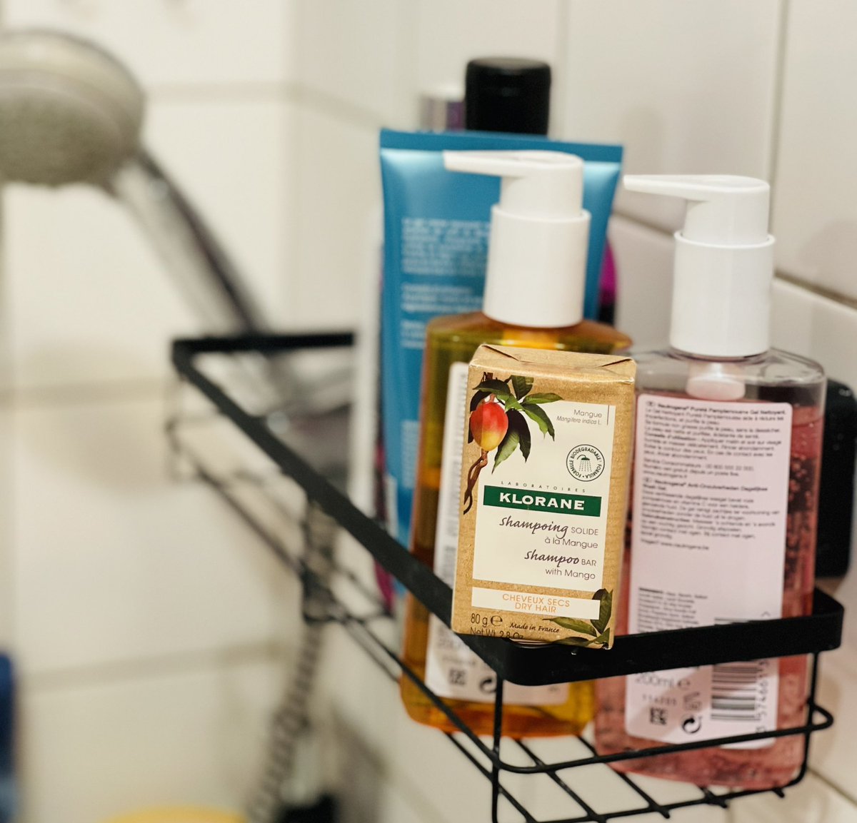 Majdoline_A's tweet photo. Quelle belle découverte ce Shampooing solide de chez Klorane et l’odeur de la mangue est juste à tomber 😍! Je survalide ! #Klorane #ShampooingSolideKlorane #KloraneZeroDechet https://t.co/tz1D0i4mVR