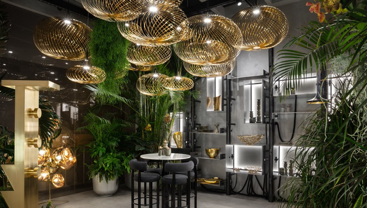 The green and gold jungle of The Manzoni, our theatrical backdrop for our extraordinary objects in Milan.⁠
⁠
Featuring SPRING lights, FAT bar stools and a TUBE high table.⁠

l8r.it/rrxz

#tomdixon #italy #milan #tomdixonspring