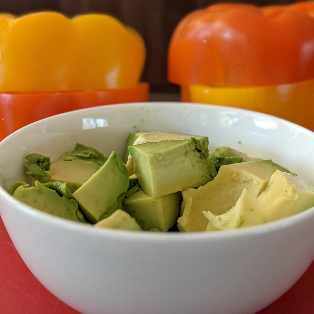 SliceX_Board's tweet photo. Lunch from Costco .  Tuna salad served in bell pepper cup, topped with avocado and sliced cherry tomatoes.

#healthyfood #tasty #easyrecipe #eatingright #lunch #picnic #picnicfood #summermeal #refreshingfood #kitchentool #foodiegift #cooking #foodporn #beattheheat #slicex https://t.co/NXM8b3iEek