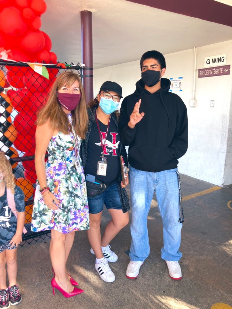HolbrookMDUSD's tweet photo. Last day of a #HOLAwesome #HOLASummer #Diveintolearning Program!! #weekcuatro @MargaMarshall @OlyMDUSD https://t.co/pZj7gOOP6x