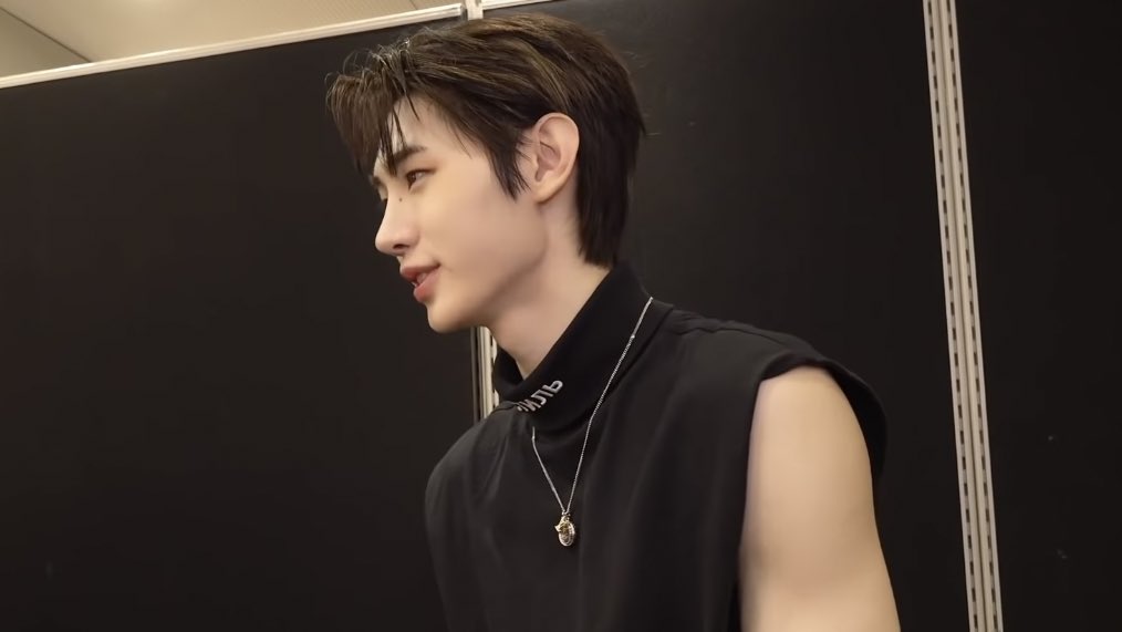 hourly sunghoon tweet media