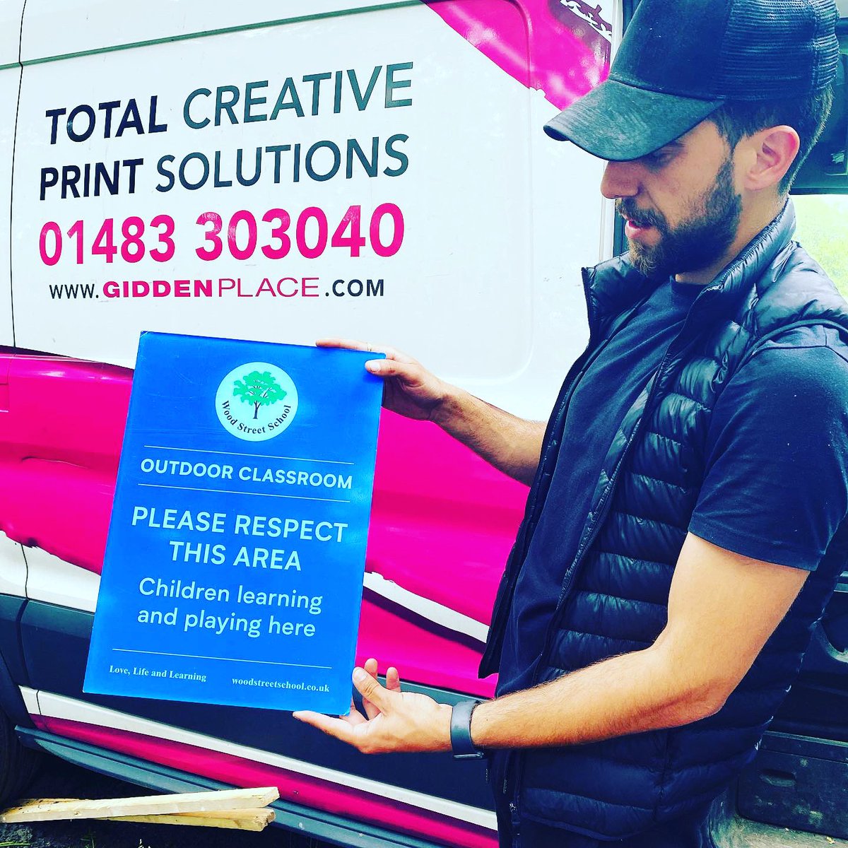 WSInfants's tweet image. A big thank you also to @GiddenPlace1  for not only making and installing the brilliant signs, but for donating the sign on the bench. Great service and super signs.