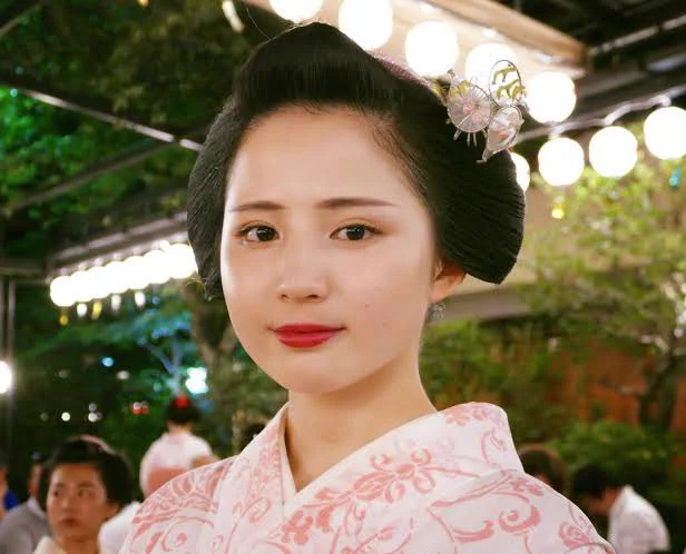 最近した京都上七軒の人気芸妓が？他とは一線を画す美しさ！