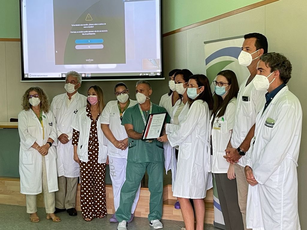 Hoy se ha celebrado en el HUC el acto de certificación de la Unidad de EII por el Grupo Español de Enfermedad de Chron y Colitis Ulcerosa (GETECCU).Certificado de excelencia. Enhorabuena al Servicio de Digestivo y a los miembros de la Unidad de EII. #somosHUC