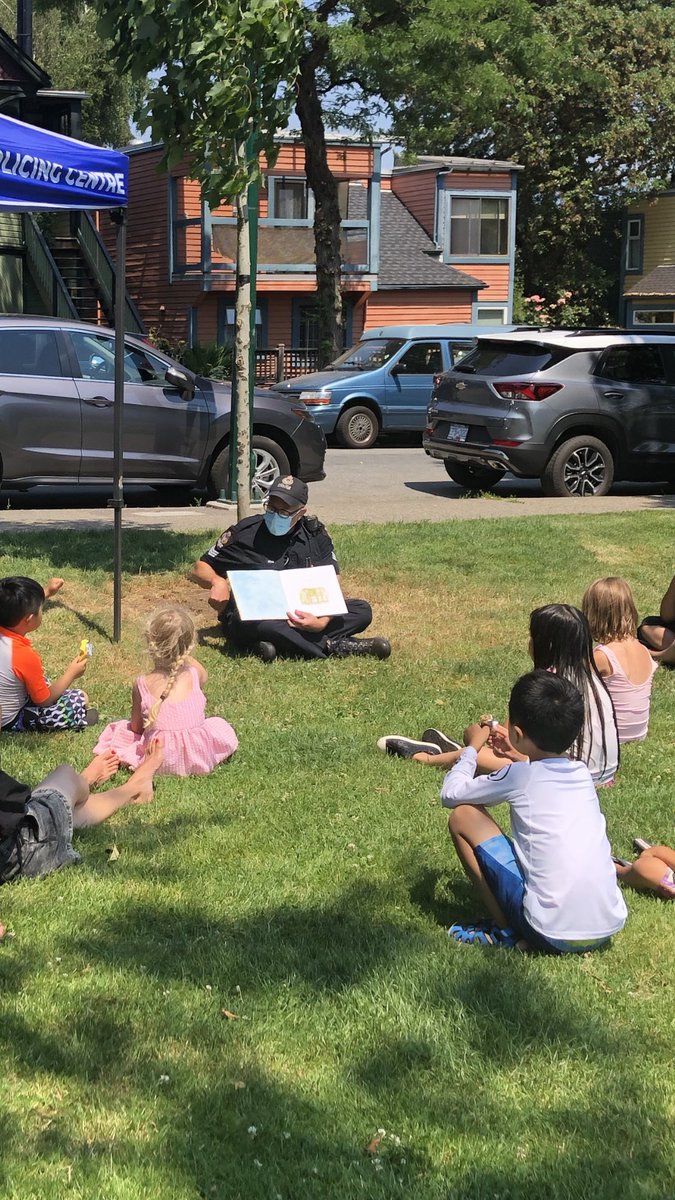 Story Telling Events are great ways of meeting our beautifully diverse community; great opportunity for parents and kids to have fun and find new friends. Thank you <a href="/VancouverPD/">Vancouver Police</a> and the officers who joined us and made our kids’ day. We look forward to the next. <a href="/strathconares/">Strathcona Residents</a>