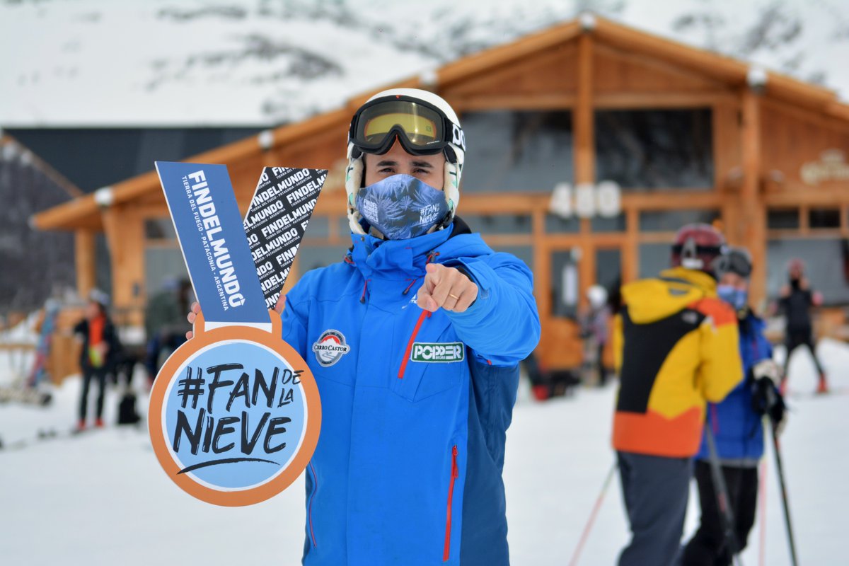 TurismoTDF's tweet photo. El Cerro Castor comienza hoy su temporada ⛷️🏂 ¡Hacete #FanDeLaNieve del #FinDelMundo! ❄️
#CerroCastor #Ushuaia #Invierno2021 #Esquí #Snowboard #Patagonia #Argentina https://t.co/OYxYOQbcWi