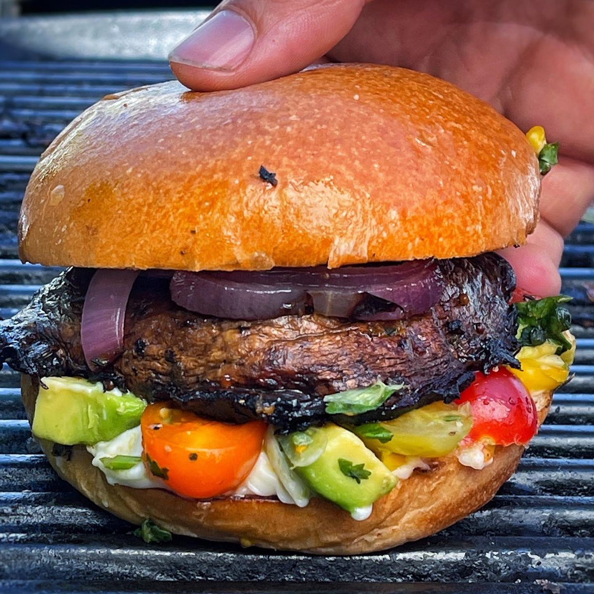 thehappypear's tweet photo. #vegan barbecue 101 recipe vid just up - we make charred portabello burgers , grilled new potatoes and a corn salsa - link here to watch https://t.co/JxodUVIkje https://t.co/KGeXLoEvzw