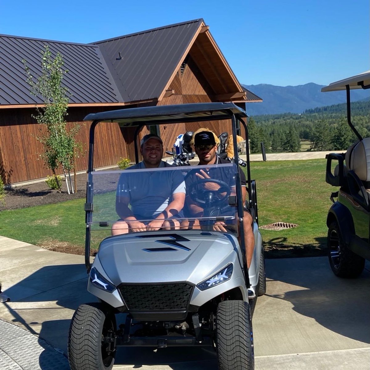 PDXDiamondProj's tweet photo. We had so much fun partnering with @guildgolfcarts to create this custom golf cart for @DangeRussWilson at the Wilson Celebrity Invitational. Thank you Dakota and Demi! #MLBtoPDX @WhyNotYouFdn https://t.co/81YSjIcSTV