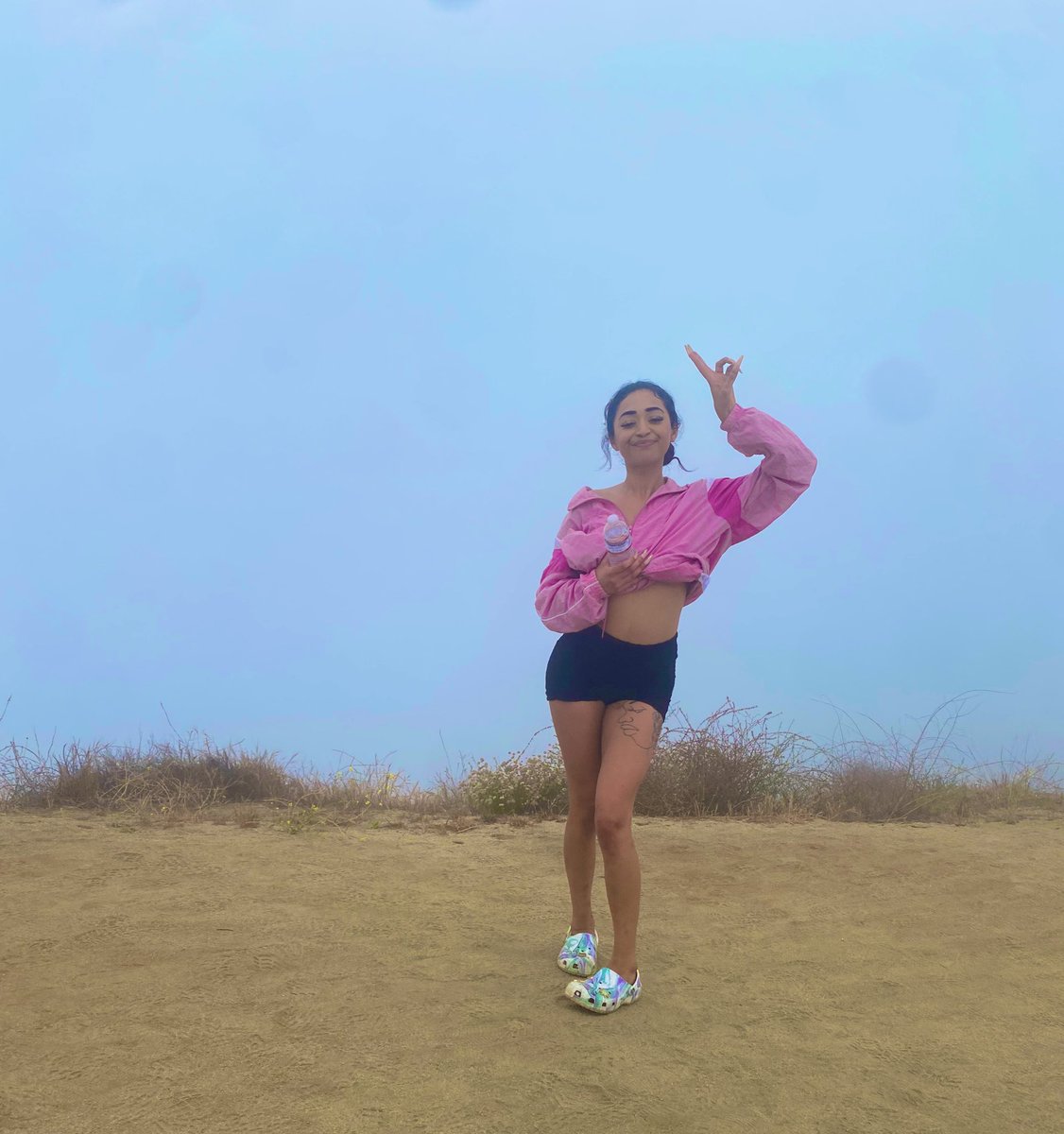 desxnee's tweet photo. Yo I hiked in my crocs โฎ๏ธโ๐ป oh yeah and Iโm on top of a mountain in a cloud #freshoffwork https://t.co/jRVGXhGEcx