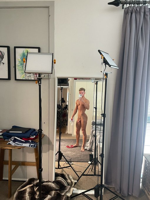 Lots of filthy hot content with some of your fav London boys 😈😈😈 https://t.co/UgtZaDxftX https://t.c
