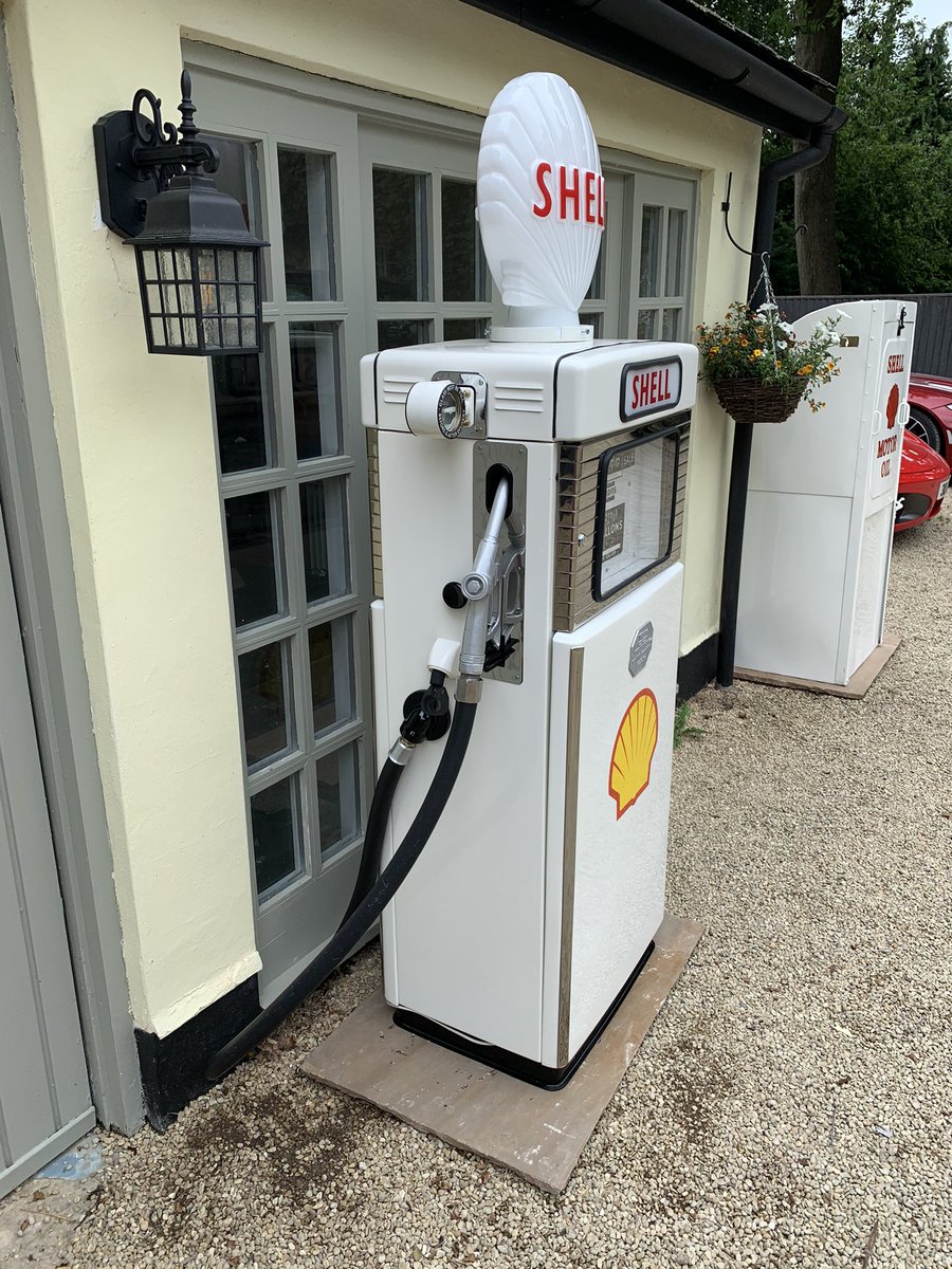 UKREST0RATI0N's tweet photo. UK Restoration’s fully restored 1950’s Wayne Numerator Petrol Pump and 1930’s Oil Cabinet in Shell Livery with hand painted logos. #waynenumerator #oilcabinet #restoredvintagepetrolpump #vintageshell #waynepetrolpump
#fullyrestoredpetrolpump #restoredpetrolpump #oildispenser #oil https://t.co/SQ9NTxP8rf