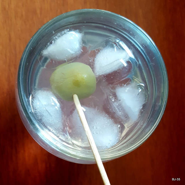 FruJonsson's tweet photo. Cheers ginfriends, it´s #ginocklock! https://t.co/uQuR6PAPT2