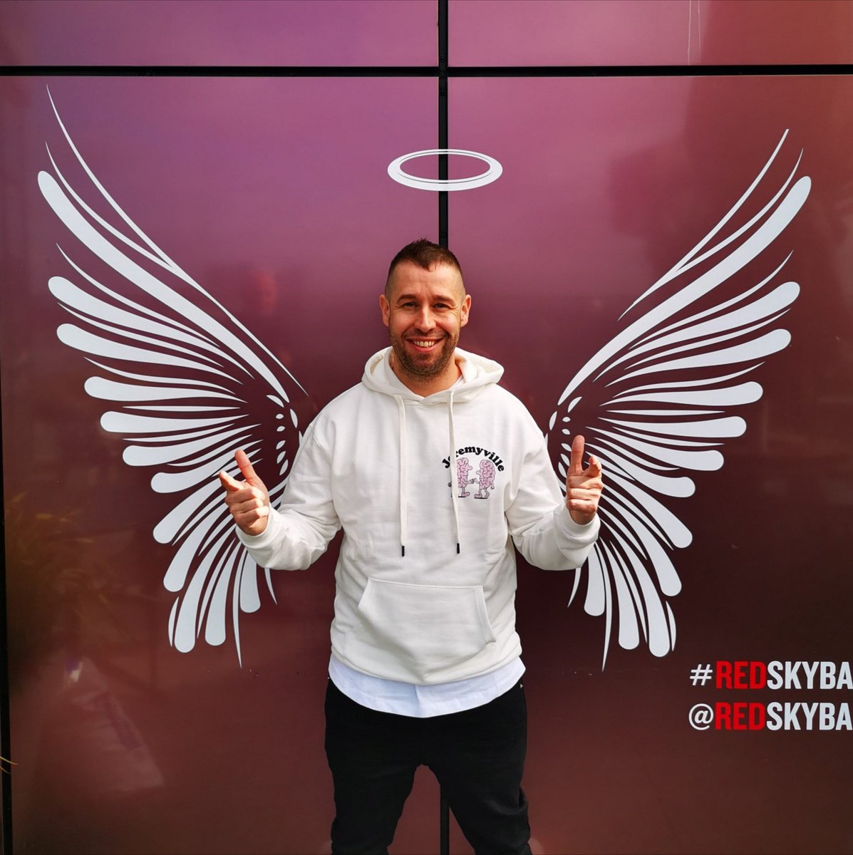 Stereofunk's <a href="/djstevielennon/">Stevie Lennon</a> is live across Glasgow &amp; The West on <a href="/thisisgoradio/">Go Radio</a> from 6pm with all the latest house tunes from across the world 👌
Listen here 👇
bit.ly/ListentoGO
#stevielennoninthemix