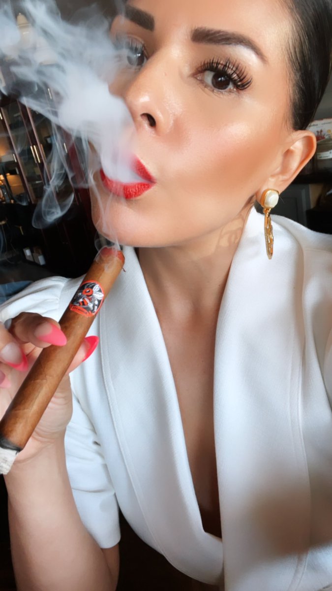 The July LCA release is Murder Hornet by Room101.  This is a special Room101 release, cause this marks the 1sr time in years that M. Booth is producing a cigar w Honduran tobacco.  For long-time fans of the brand, this will remind u of what Booth was producing in the early 2010's