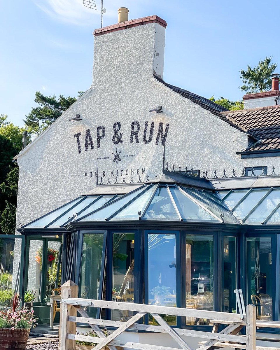 Happy Friday 🙌🏻 we’ve still got a couple of tables available over the weekend if you’re looking to dine with us. Head to our website to book!
.
Don’t forget we’ve got live music with <a href="/stavthemoney/">Paul Stav Mylonas</a> and 2 for £10 cocktails tonight (&amp; the sun is shining ☀️)
.
.
.
#tapandrun #friday