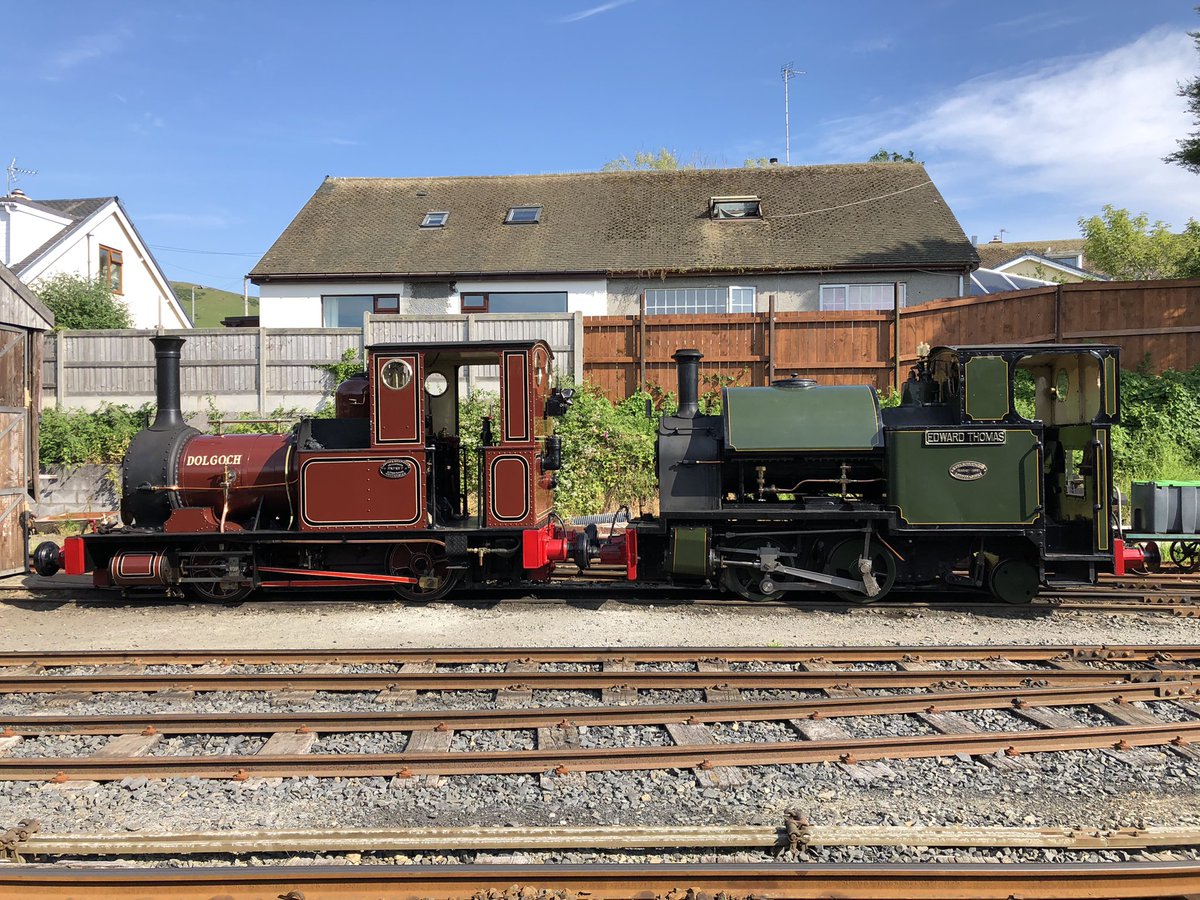 TalyllynNews's tweet image. Locos No. 2 Dolgoch and No. 4 Edward Thomas simmer in the sunshine at Pendre. They’re both on service trains tomorrow so are waiting for Loco No. 3 Sir Haydn to return so they can go back on shed in the right order.